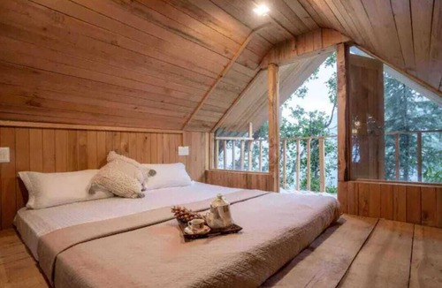 Banjar Ski Chalet | DUPLEX TREEHOUSE- TANDI -WIFI