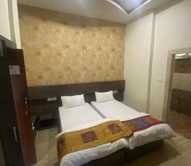 Varanasi Hotel | Dwivedi Hotels Sri Omkar Palace