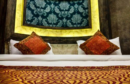 Varanasi Hotel | Dwivedi Hotels Sri Omkar Palace