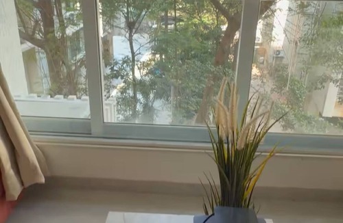 Kalina Apartment | Earthen Escape 2BHK near BKC Jio Gym Access
