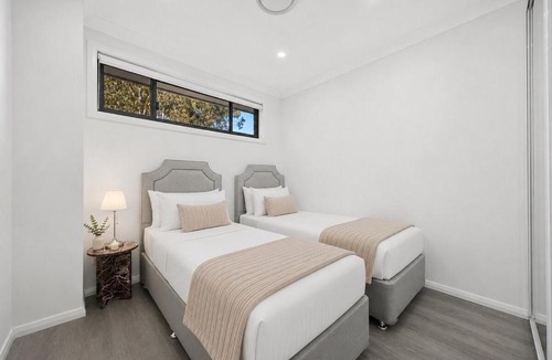 Doonside House | Eastern Creek Raceway Stay 5BR Parking 2 Cars