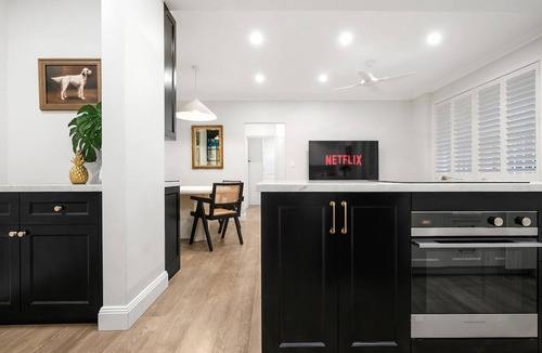 Rose Bay Apartment | Easy Access 2BR Flat with Parking in Rose Bay