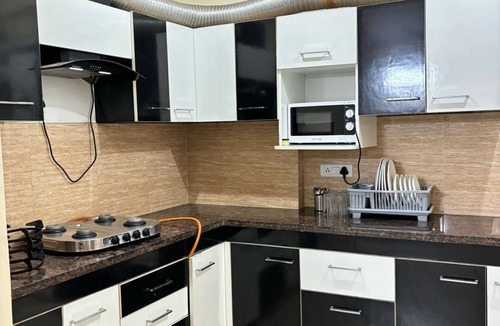 Gomti Nagar Apartment | Easytrip- Swimming poolside living