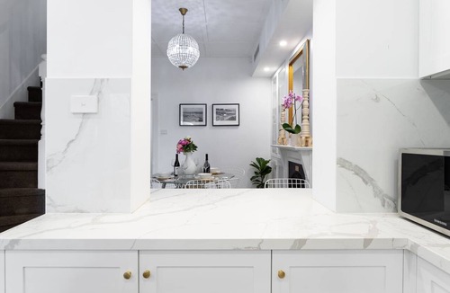 Millers Point House | Elegant 3BD Waterview Terrace in The Rocks CBD