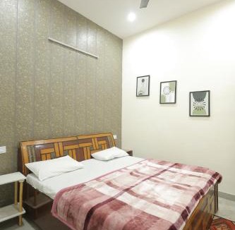Agra Villa | Elegant 6 Bedroom Homestay Near Taj Mahal - Vegetarian