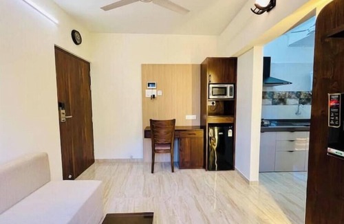 Kandivali East Apartment | Elegant Suite Malad West Prime Location
