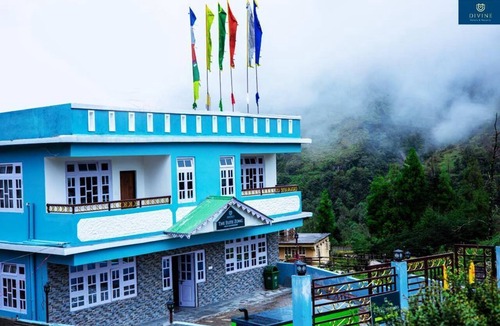 Lachung Hotel | Elite Zong Sikkim Hotel by Divine's