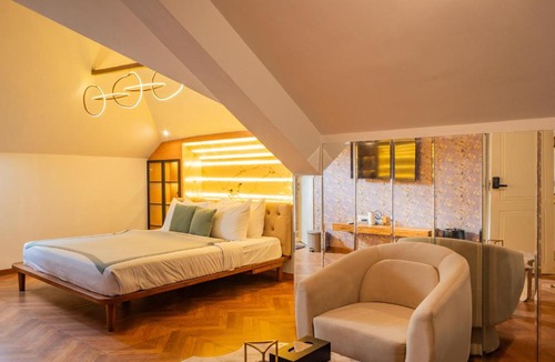 Gauravaddo Villa | ELIVAAS Signature Casa Ritzy Mediterranean 5 BHK Hideaway with Pool near Popular Beaches