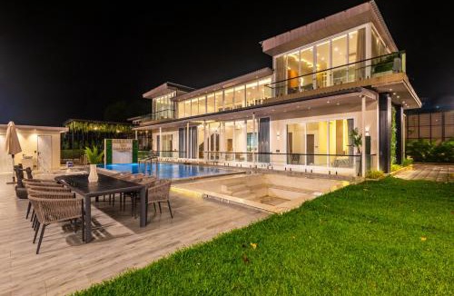 Lonavala Villa | ELIVAAS Signature Meraki Villa - Luxe 5 BHK Glass Villa With Private Pool, Balcony, Garden & Gazebo