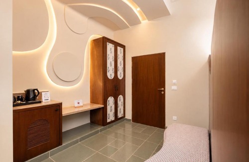Udaipur District Villa | ELIVAAS Signature Raj Villas Pet-Friendly Hotel Suite with Pvt Pool & Aravalli Hill Views