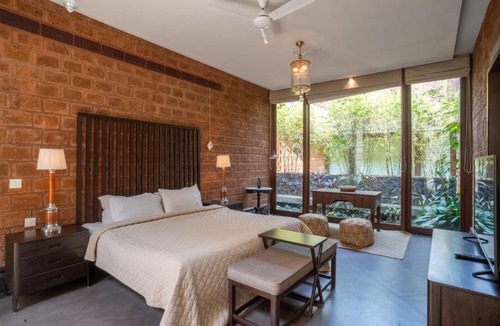 Aldona Villa | ELIVAAS Signature The Glass Villa - An ultra-luxurious 4-BHK villa with an infinity pool