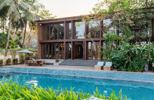 Aldona Villa | ELIVAAS Signature The Glass Villa - An ultra-luxurious 4-BHK villa with an infinity pool