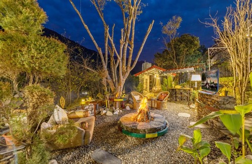 Bhediyana Villa | ELIVAAS Signature Zephyr - Luxury cottages near Kempty Falls