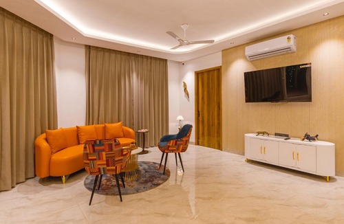 Noida Villa | ELIVAAS Vedaaz Farms Pet-friendly 4-BHK Villa With Private Outdoor Pool and Garden area
