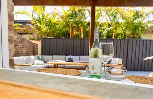 Emerald Beach House | Emerald Break – Steps to the Beach