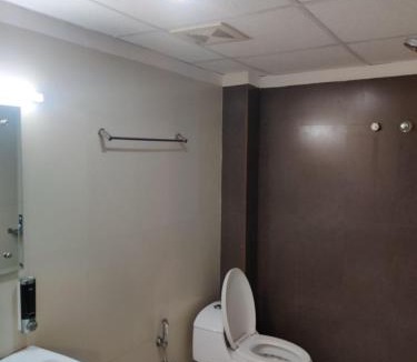 Maradu Hotel | EMPIRE THE GRANDE SUITEs