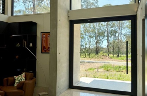 Theresa Park House | Enjoy peace and birdsong in Australian bush setting in architectural home.