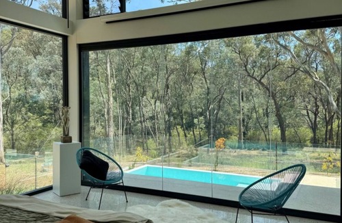 Theresa Park House | Enjoy peace and birdsong in Australian bush setting in architectural home.