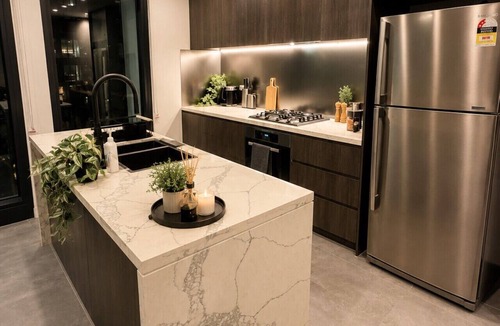 Lidcombe Apartment | Enormous Modern Retreat Gym|Pool|BBQ|Parking