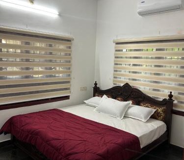 Perumbavoor Apartment | Entire 4BHK House with Full Kitchen near malayattoor