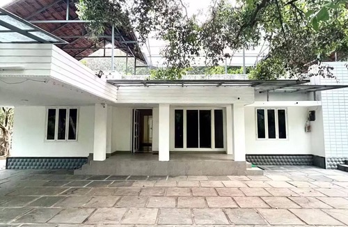 Devikolam House | Entire Lakefront Bungalow Exclusively For You