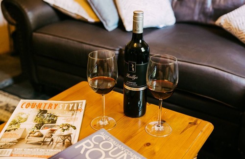 Upper Wakefield Cottage | Escape & Step Back in Time. Spa Wood Fire 4 Poster Bed! Mintaro Hideaway Scholar
