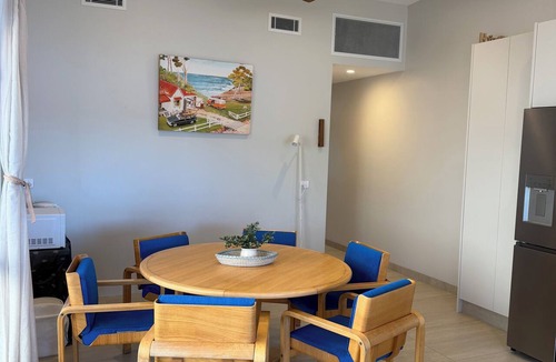 Ettalong Beach House | Esplanade Beachfront! 8ppl-no car needed! 3min walk along beach to Village life!