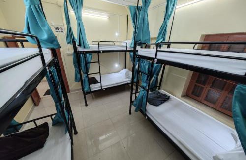 Kalighat Hostel | Evara Stays Backpackers Hostel