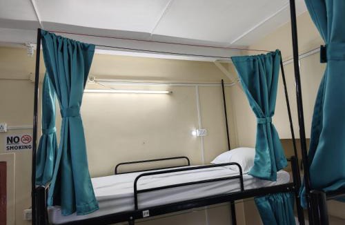 Kalighat Hostel | Evara Stays Backpackers Hostel
