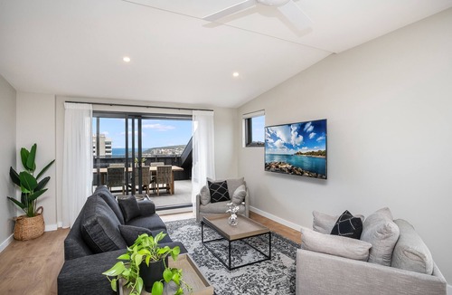 Manly Apartment | Executive 2 bedroom 2 bath apartment - expansive water/district views Manly