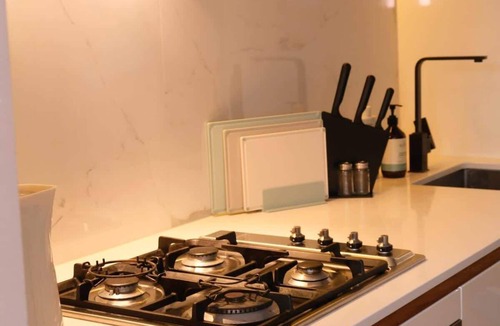 Balwyn Apartment | Executive Stay Quiet 2B2B Study Tram at Door