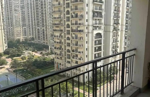 New Delhi Apartment | Executive Studio Apt in DLF Midtown West Delhi