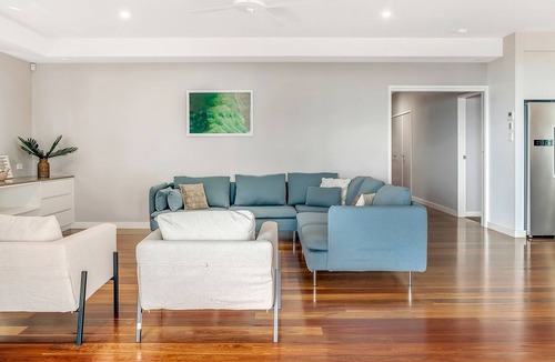 Chain Valley Bay House | Experience Waterfront Paradise at Our Sunset Lakehouse
