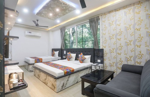 Lanka Hotel | Fabexpress Banarasi Kothi