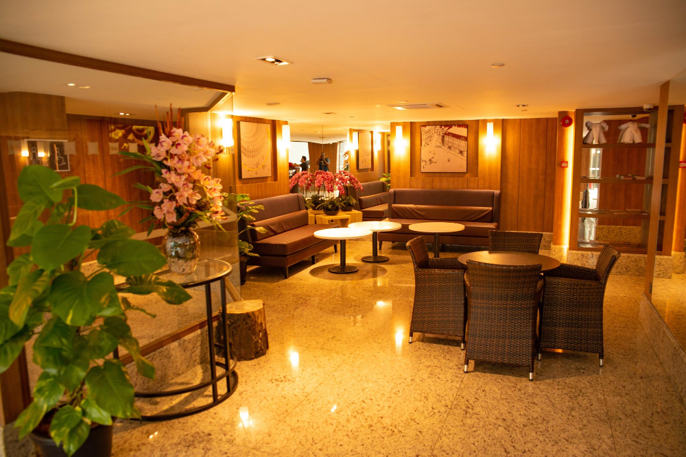 Dharavi Hotel | Fabexpress Emirates Suits