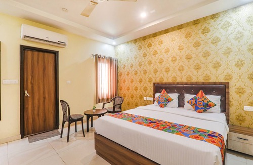 Indira Nagar Hotel | Fabexpress Grand Inn
