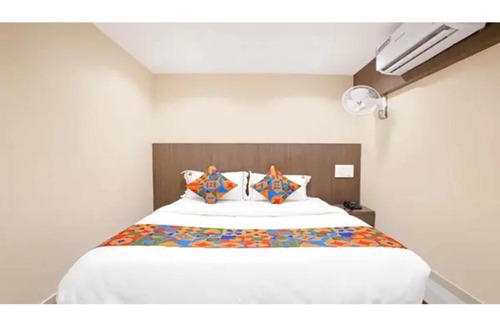 Goregaon West Hotel | FabHotel Casa Royal Residency