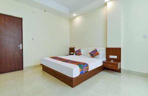 Gayariawas Hotel | Fabhotel Diamond I