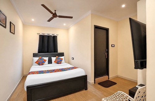 Semmencherry Hotel | Fabhotel Fantasea Omr