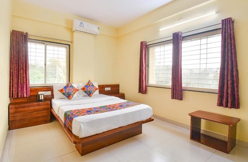 Pimpri - Chinchwad Hotel | FabHotel Himalay Guest House Saanvi Residency