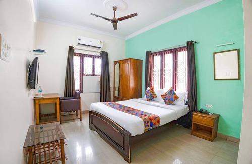 Parthasarathy Puram Hotel | Fabhotel Home Tree Service Apartment T Nagar