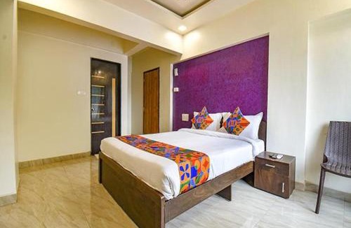 Aundh Hotel | FabHotel Living Spaces