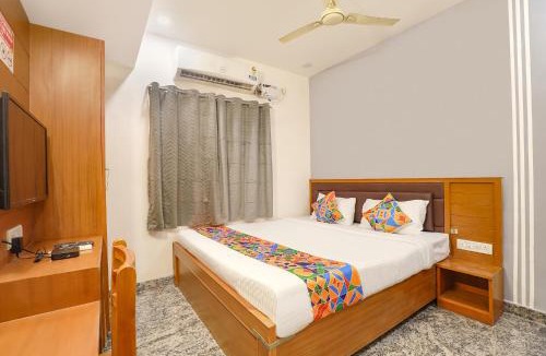 Perumbakkam Hotel | FabHotel Lloyds Inn