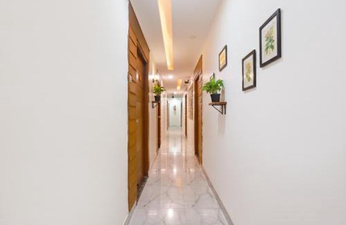 Perumbakkam Hotel | FabHotel Lloyds Inn