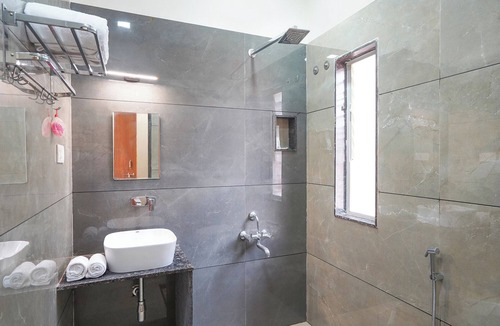 Tasgaon Hotel | Fabhotel Nakshtra Resort