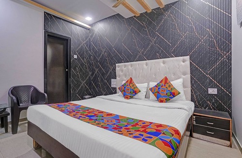 Parel Hotel | Fabhotel Om Residency