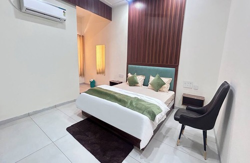 Shri Madhopur Hotel | FabHotel Prime Shri Shyam Ananda Palace - Nr Toran Dwar