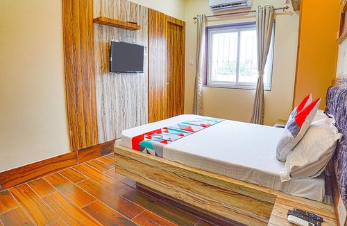 Ballygunge Hotel | FabHotel Quest - Nr. Quest Mall