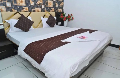 Dewas Hotel | Fabhotel Rk