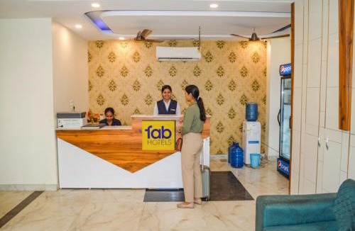 Noida Hotel | FabHotel The Golf Inn - Nr Botanical Garden Metro